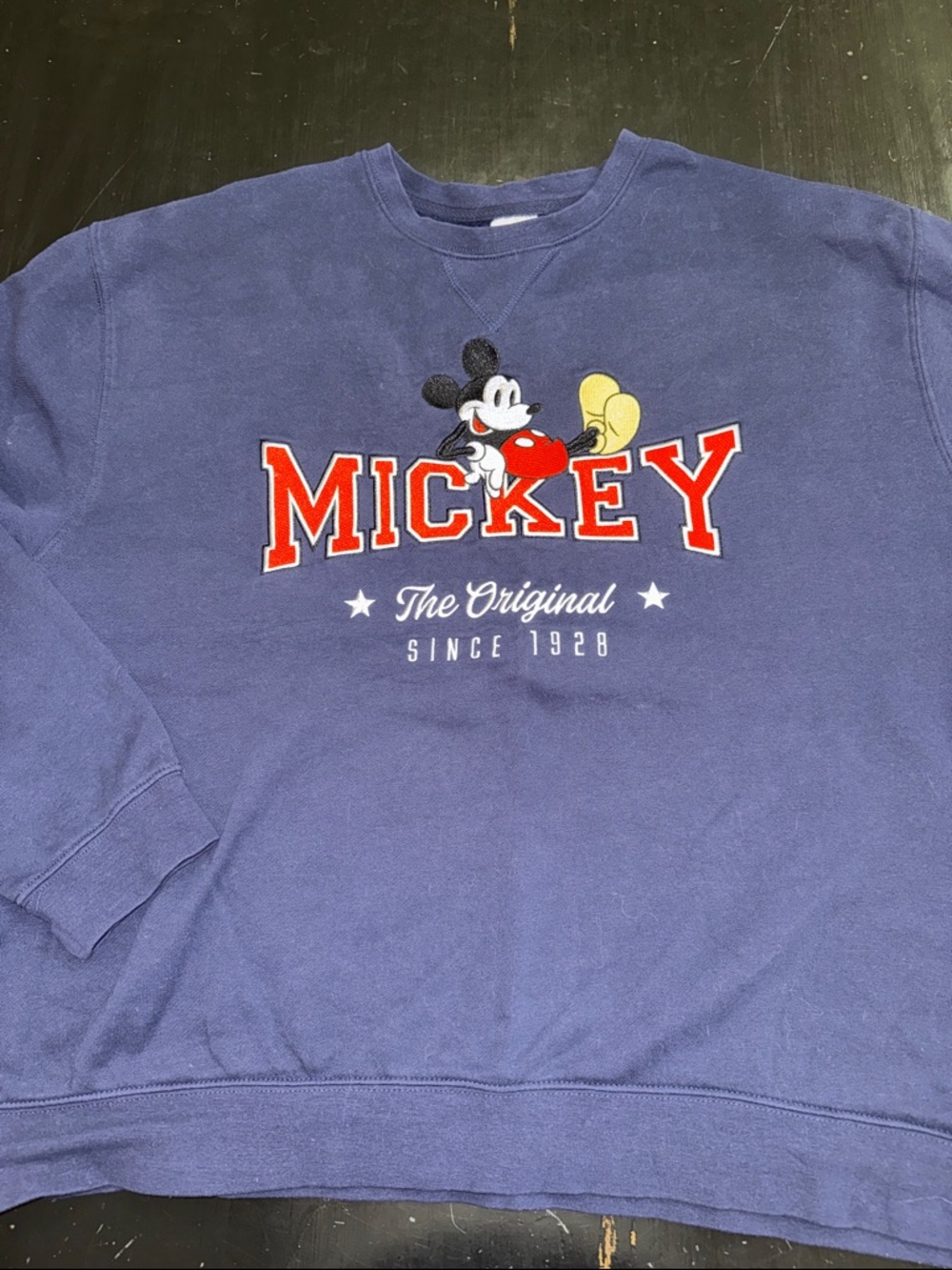 disney mickey mouse crew neck sweatshirt. navy blue. size XL. stitched design.